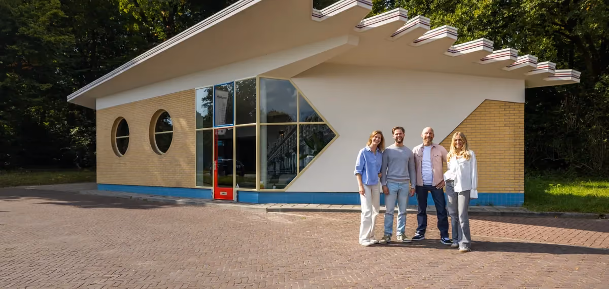 Team van Kuiper Makelaardij voor het kantoorpand in Arnhem